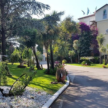 Hotel Mediterraneo Qualiano Exterior photo