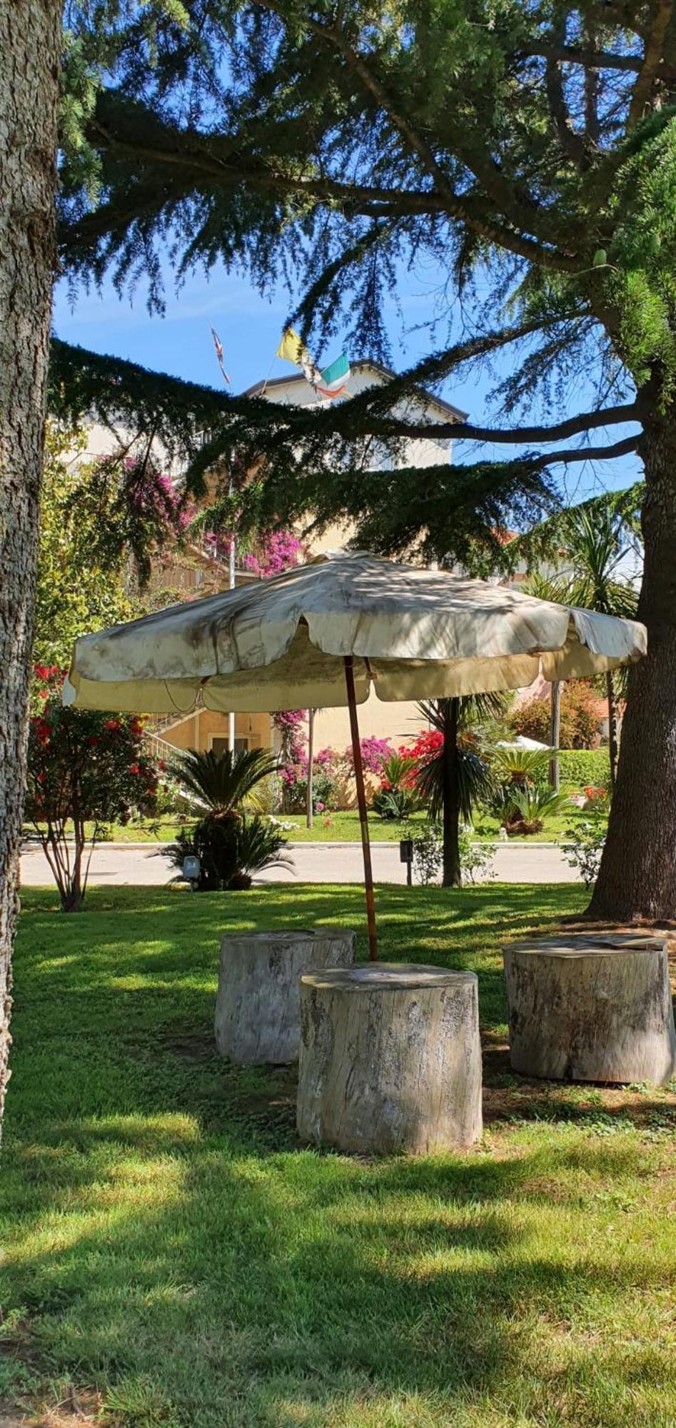 Hotel Mediterraneo Qualiano Exterior photo