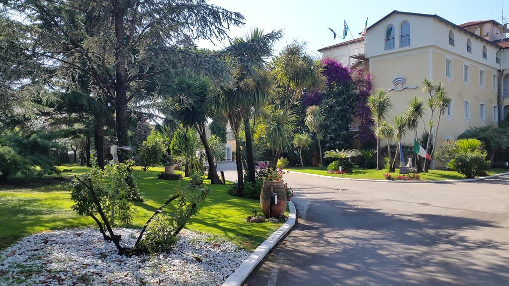 Hotel Mediterraneo Qualiano Exterior photo
