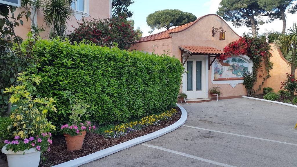 Hotel Mediterraneo Qualiano Exterior photo