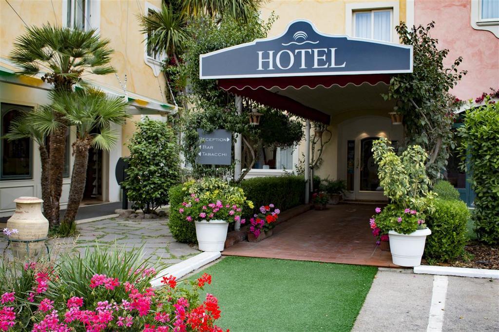 Hotel Mediterraneo Qualiano Exterior photo