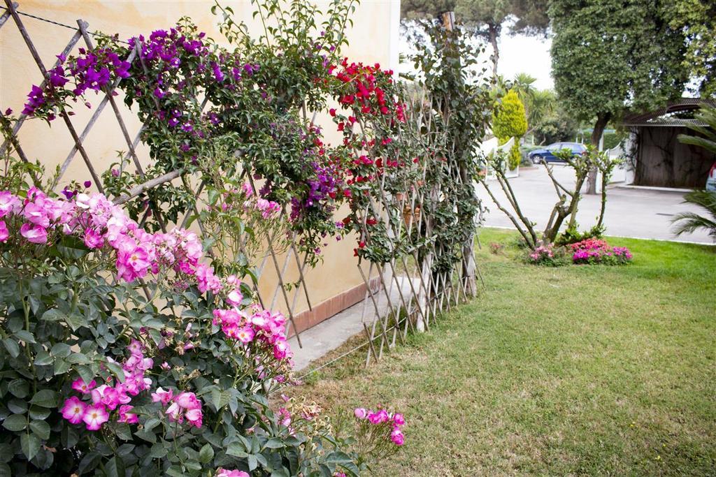 Hotel Mediterraneo Qualiano Exterior photo